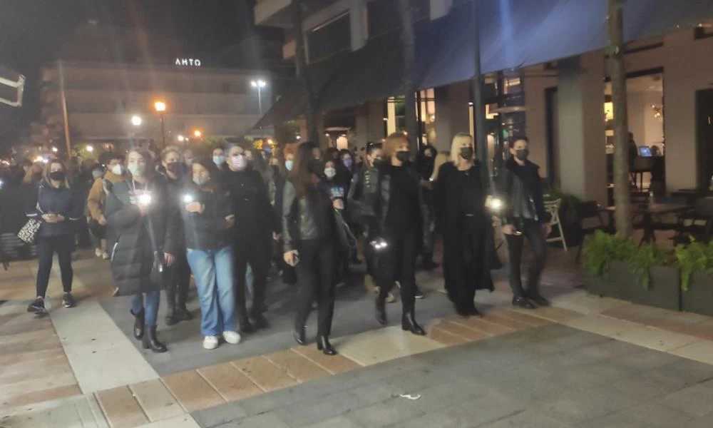 Αγρίνιο: Γυναικείες οργανωσεις πραγματοποιούν σιωπηρή πορεία για τις 13 φετινές γυναικοκτονίες